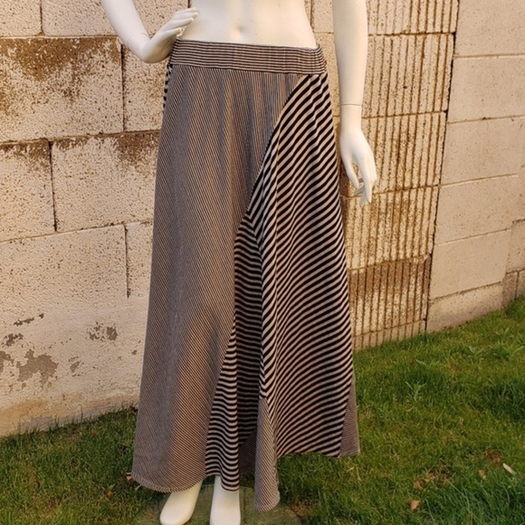 Nice Skirt‎ - Picture 4 of 5